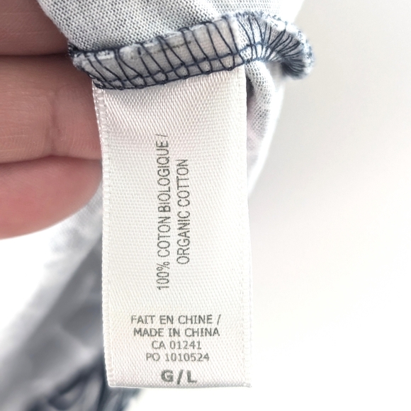 Simons Contemporaine Women's Organic Cotton Faces/Floral Navy T-shirt ~ Large - Picture 7 of 7